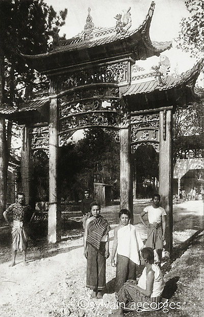 1907 porte chinoise 