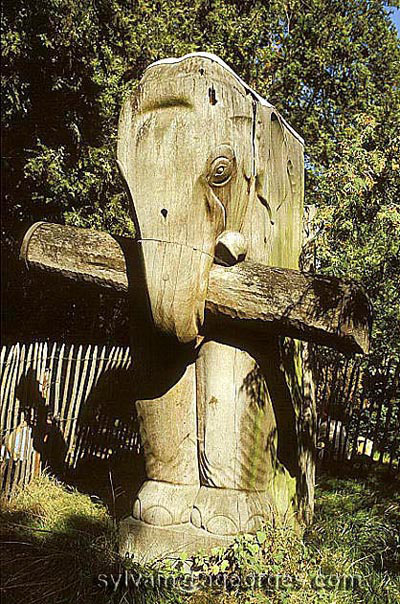 un elephant de bois exposition coloniale 1931