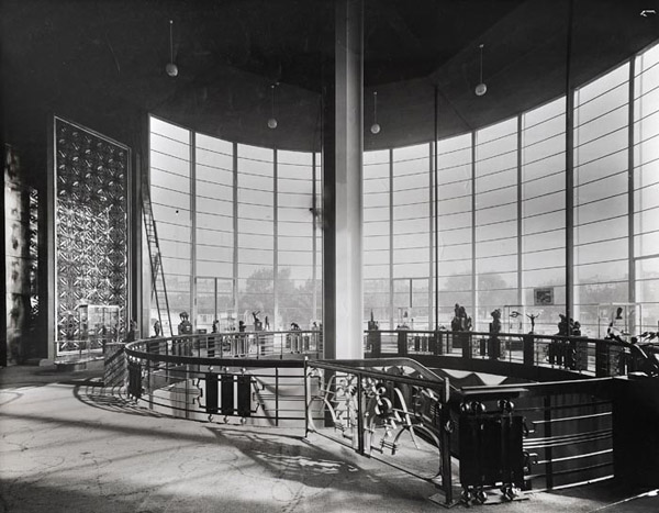 subes pavillon métal 1937